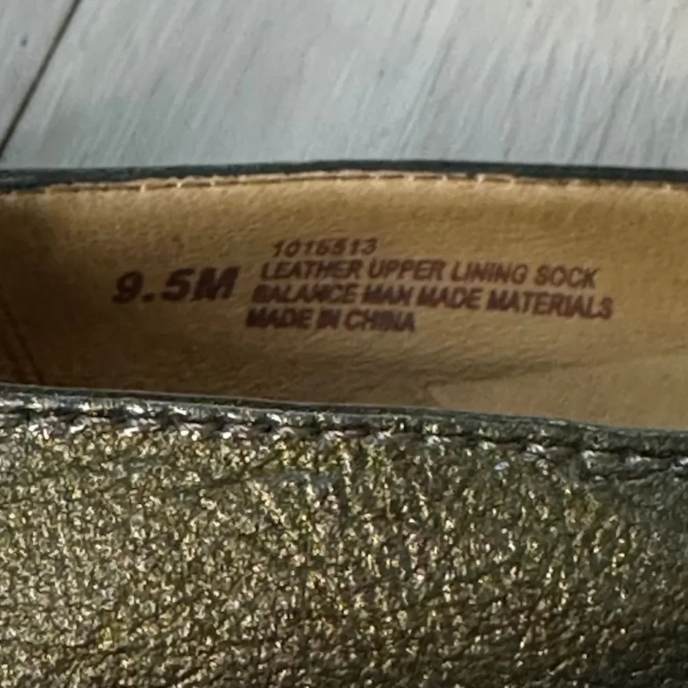 Soft Gabriela dark green learner pump‎ round toe medium heel size 9.5